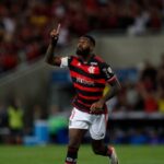 Filha de Gerson sofre ataques após possível saída do jogador do Flamengo: ‘Gente sem noção’