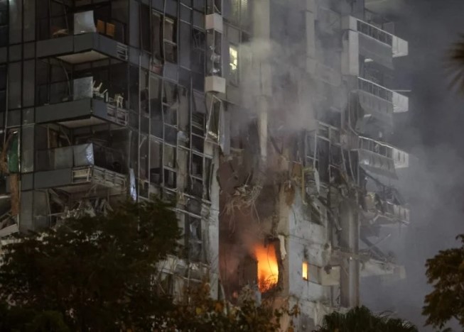 Irã responde ataque de Israel: sete feridos e dois caças abatidos
