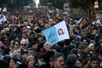 Argentinos lotam a Praça de Maio em apoio a Cristina Kirchner