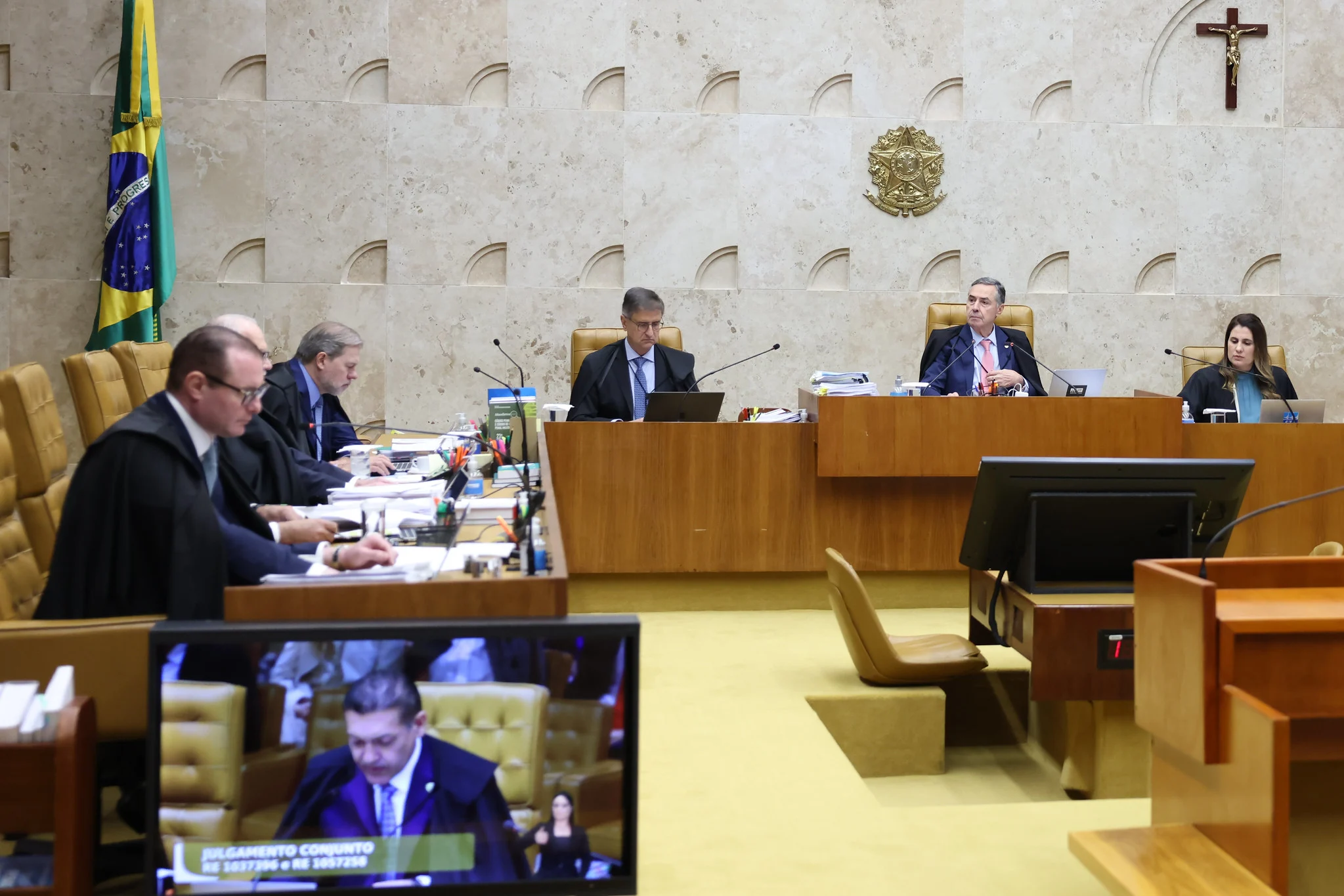 STF responsabiliza plataformas digitais por conteúdos de usuários