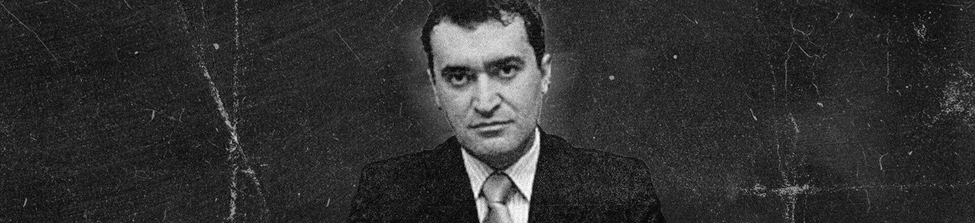 Alysson Mascaro, professor de Direito da USP, em foto de perfil. O professor, de barba, cabelos escuros e vestindo camisa social clara, é o centro da notícia sobre demissão por assédio e abuso sexual.